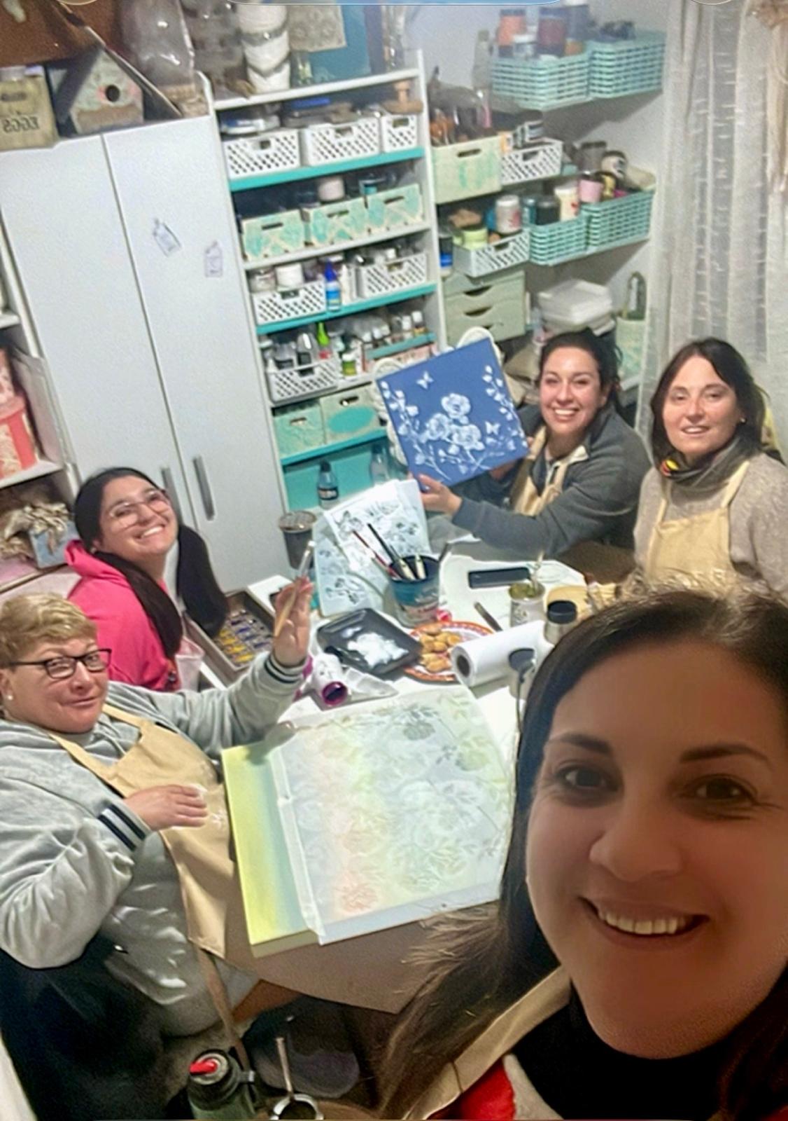 Trabajo de mix media y arte decorativo realizado en El Taller de Inés, El Pinar